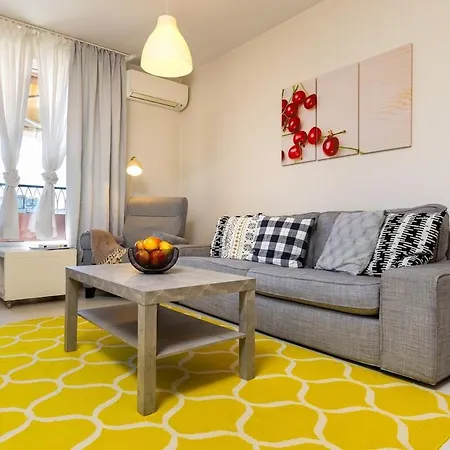 Modern & Bright Cherry In South With Private Parking Апартамент *