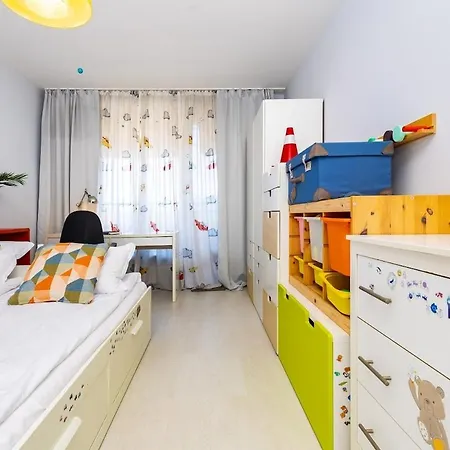 Modern & Bright Cherry In South With Private Parking *