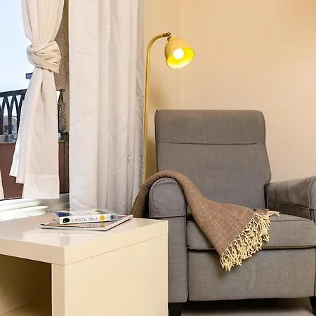 Апартамент Modern & Bright Cherry In South With Private Parking