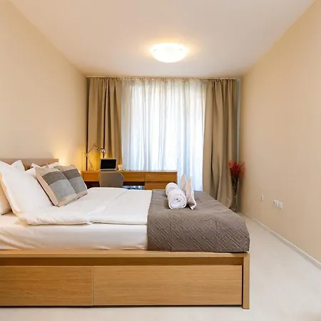 Апартамент Modern & Bright Cherry In South With Private Parking Пловдив