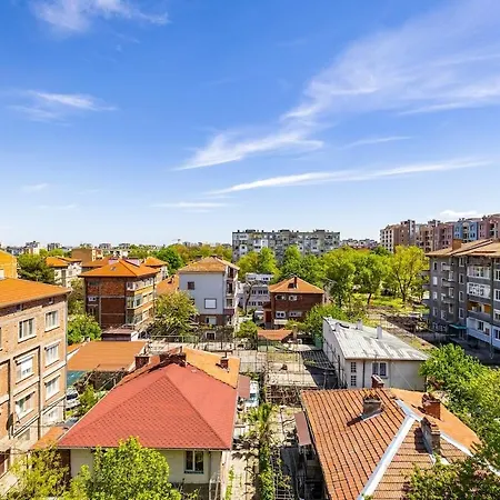 Modern & Bright Cherry In South With Private Parking Apartment