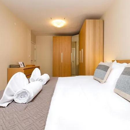 Modern & Bright Cherry In South With Private Parking Апартамент Пловдив