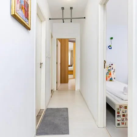 Modern & Bright Cherry In South With Private Parking * Пловдив