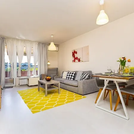 Апартамент Modern & Bright Cherry In South With Private Parking