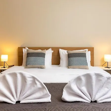 Апартамент Modern & Bright Cherry In South With Private Parking *