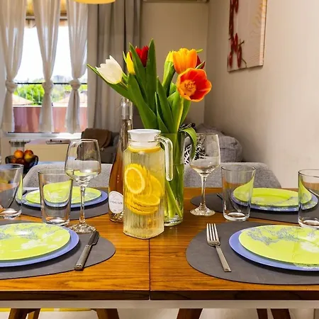 Modern & Bright Cherry In South With Private Parking Апартамент *