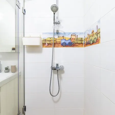 Modern & Bright Cherry In South With Private Parking Apartment *
