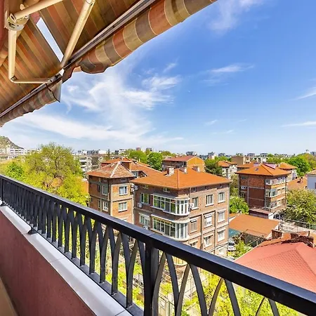 Modern & Bright Cherry In South With Private Parking * Пловдив