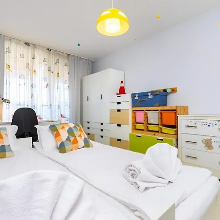 Modern & Bright Cherry In South With Private Parking Пловдив