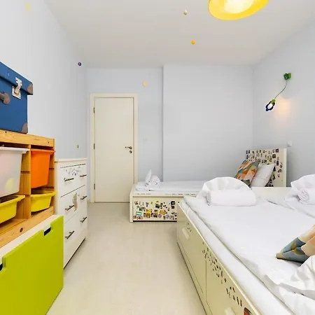 Modern & Bright Cherry In South With Private Parking Apartment Plovdiv