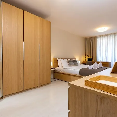 Апартамент Modern & Bright Cherry In South With Private Parking Пловдив